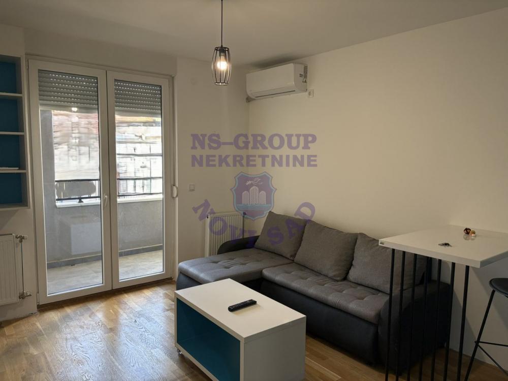 Slika 3 - Kompaktan stan na Novoj Detelinari