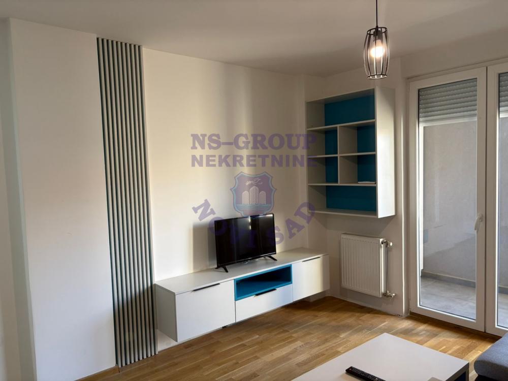 Slika 1 - Kompaktan stan na Novoj Detelinari