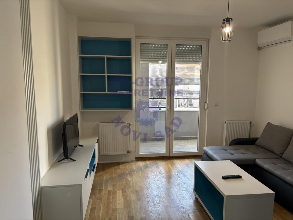 Slika 4 - Kompaktan stan na Novoj Detelinari