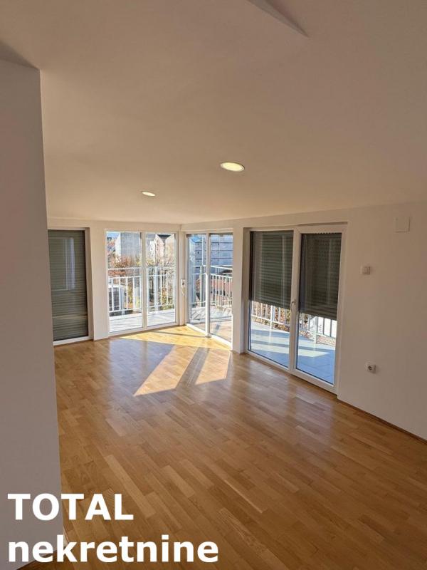 Slika 10 - Stan,NOVI SAD,CENTAR,kv: 59.00, € 147500, ID: 1101842