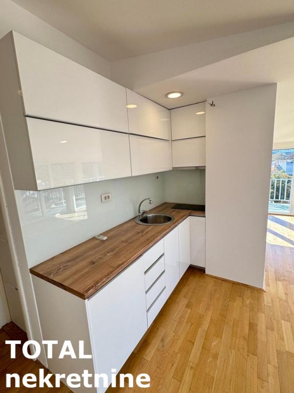 Slika 9 - Stan,NOVI SAD,CENTAR,kv: 59.00, € 147500, ID: 1101842