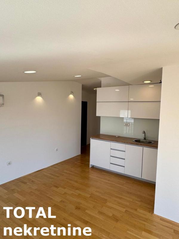 Slika 8 - Stan,NOVI SAD,CENTAR,kv: 59.00, € 147500, ID: 1101842