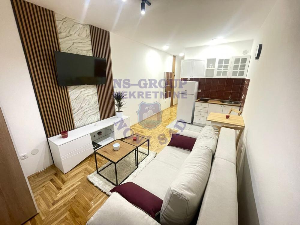 Glavna slika -Prodaje se odlicna garsonjera na Novoj Detelinari