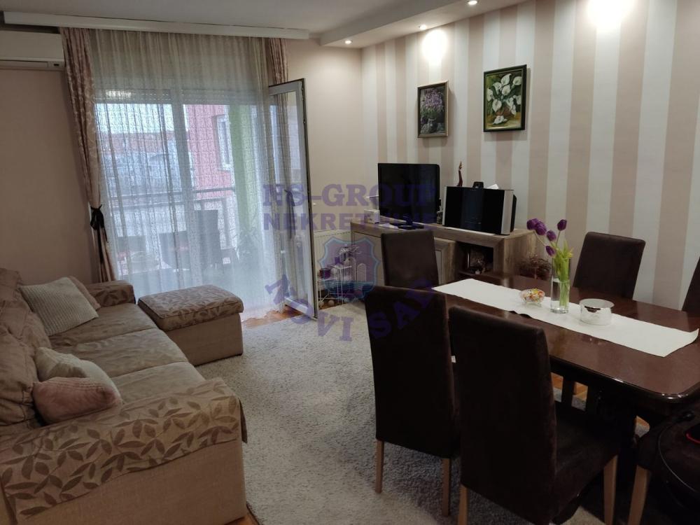 Slika 1 - Odlican trosoban stan na Novoj Detelinari! 