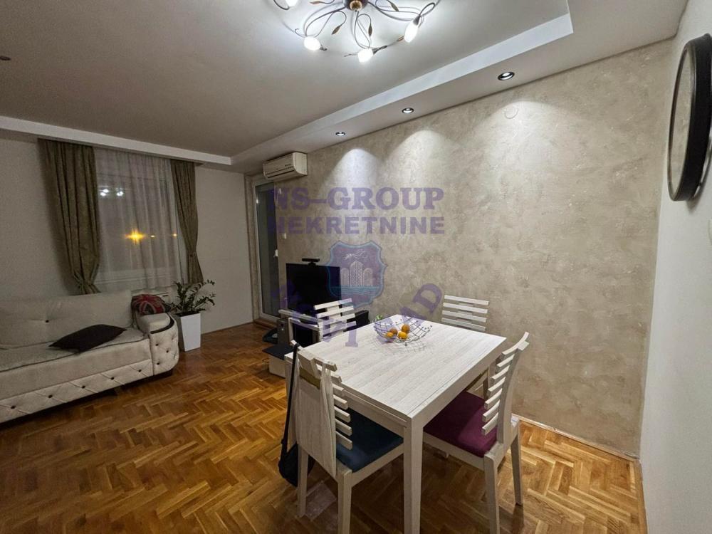 Glavna slika -Prodaje se odlican trosoban stan na Novoj Detelinari