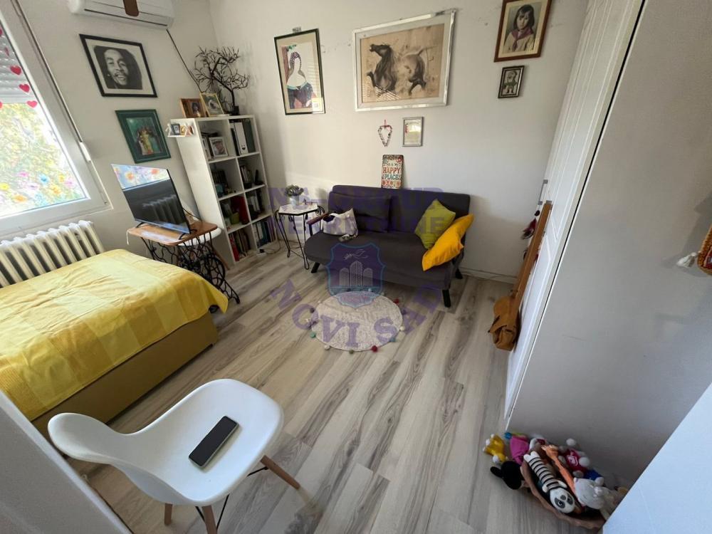 Glavna slika -557748-Prodaje se kompletno renoviran jednoiposoban stan u ulici Pariske Komune. 