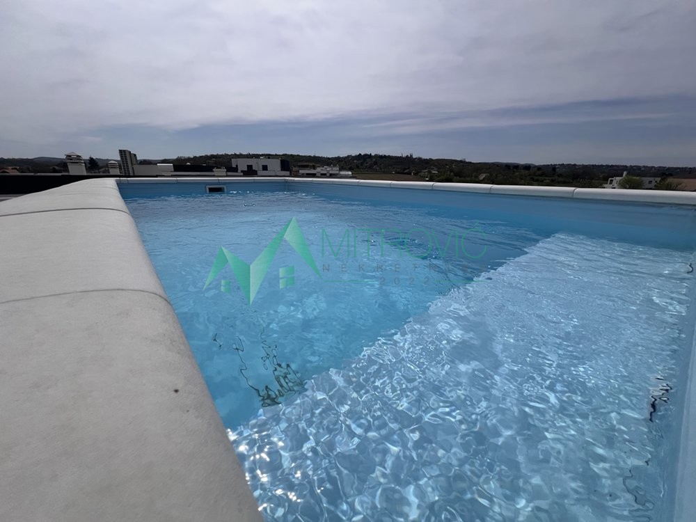 Slika 1 - Odličan četvorosoban stan sa terasom 64 m2 i bazenom + parking - RETKO U PONUDI! 