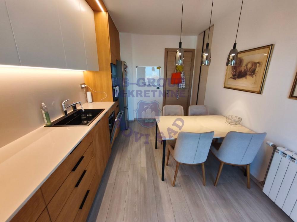 Slika 3 - Na prodaju cetvorosoban stan na Bulevaru Oslobodjenja!