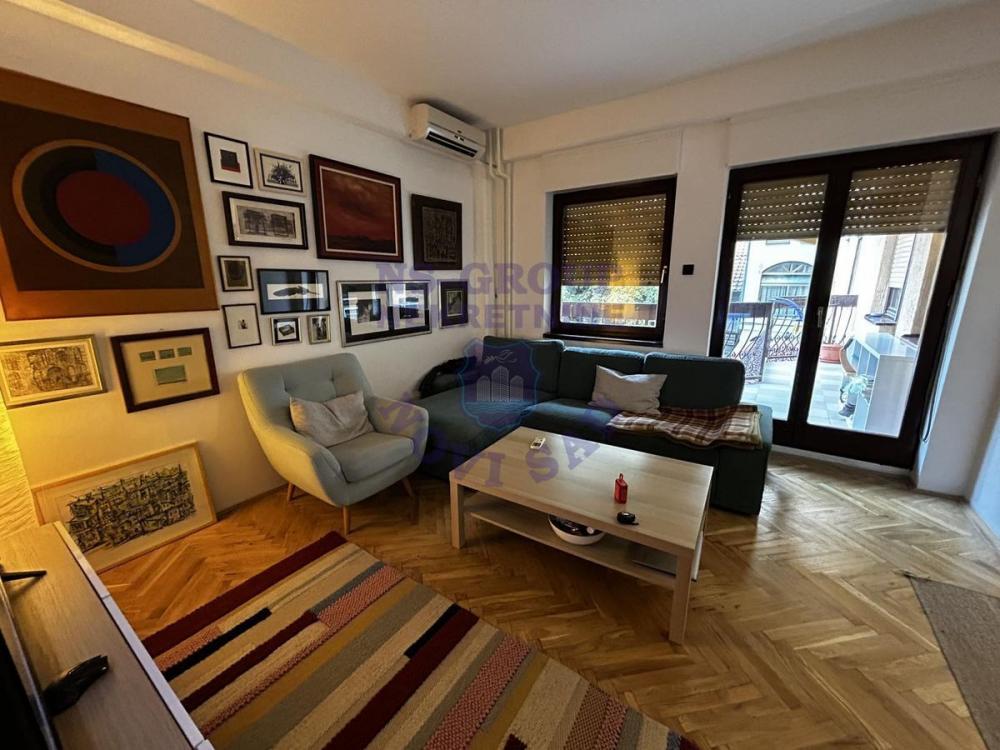 Slika 1 - Troiposoban stan u Centru Novog sada 84m2.