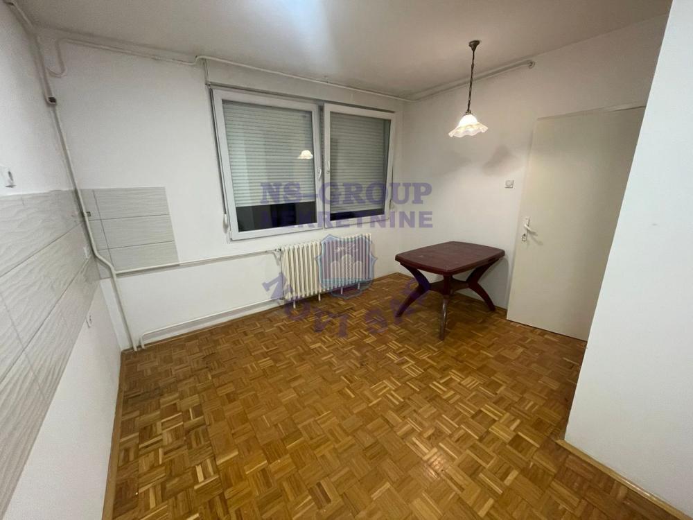 Slika 2 - Trosoban, 89m2, Avijatičarsko naselje Novi Sad, sa terasom, ima lift