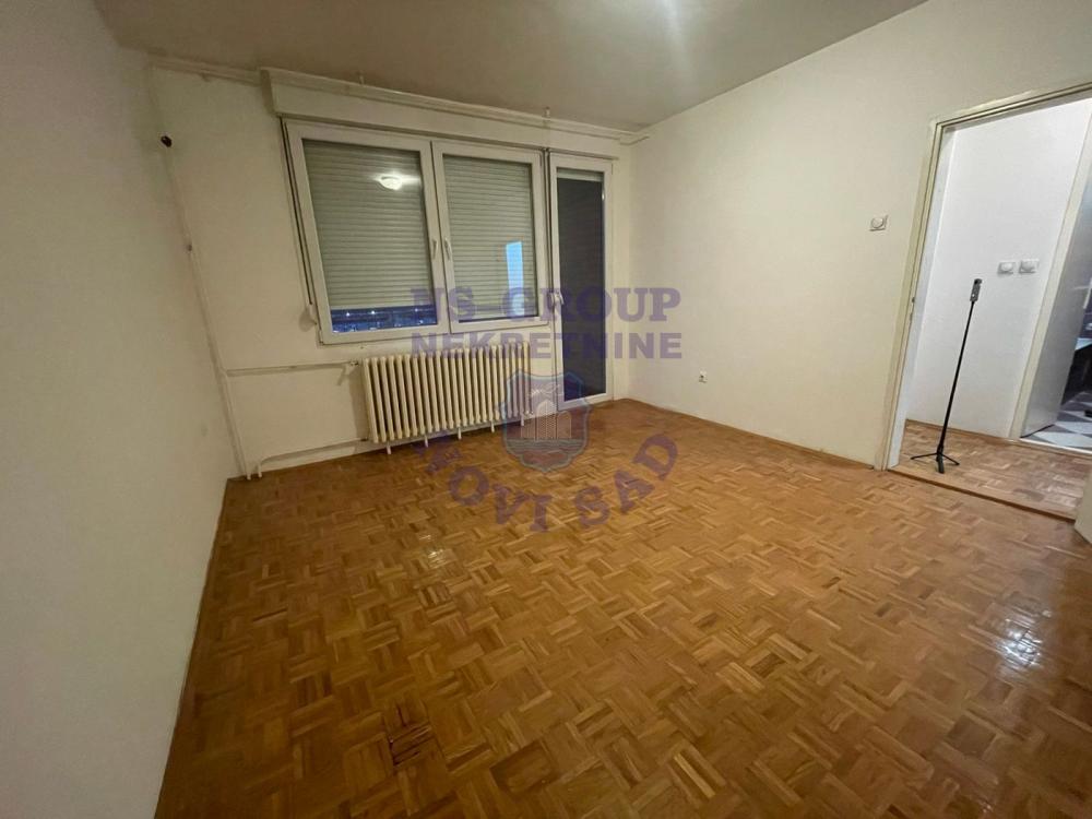 Slika 8 - Trosoban, 89m2, Avijatičarsko naselje Novi Sad, sa terasom, ima lift