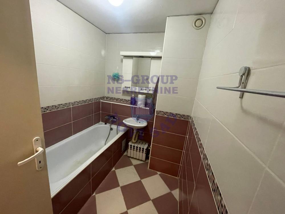 Slika 9 - Trosoban, 89m2, Avijatičarsko naselje Novi Sad, sa terasom, ima lift