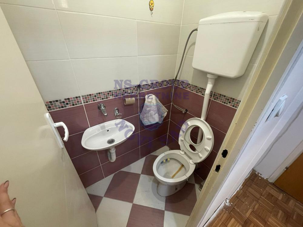 Slika 10 - Trosoban, 89m2, Avijatičarsko naselje Novi Sad, sa terasom, ima lift