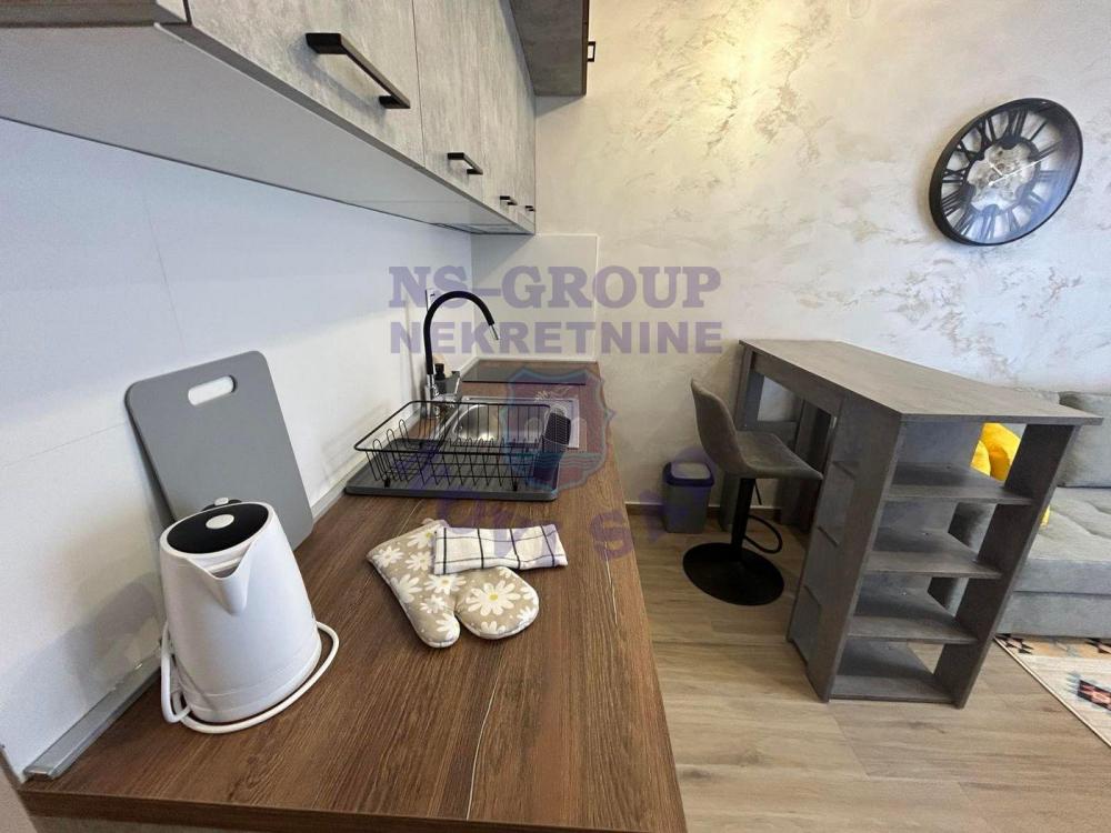 Slika 3 - Jednosoban, 24m2, Novi Sad centar Novi Sad, ima lift