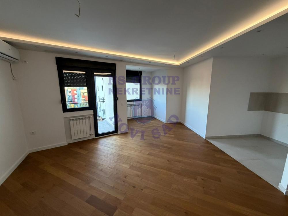 Slika 2 - Trosoban, 70m2, Grbavica Novi Sad, sa terasom, ima lift