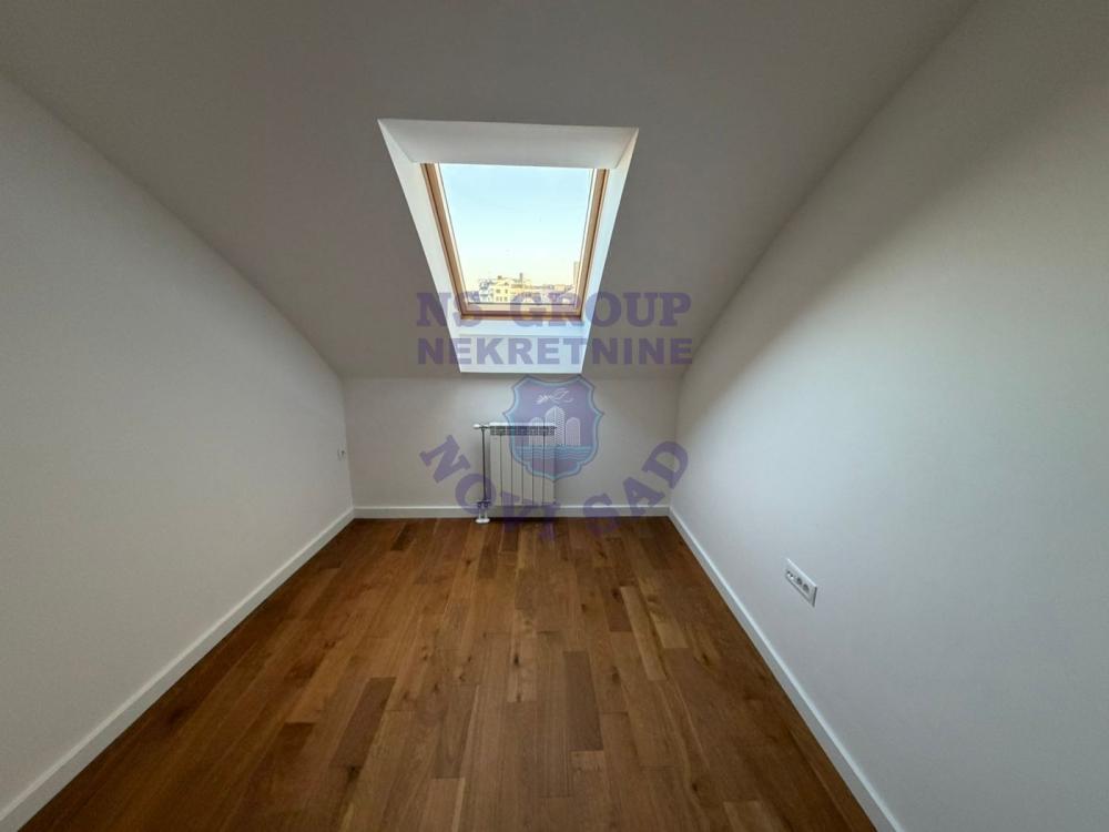 Slika 5 - Trosoban, 70m2, Grbavica Novi Sad, sa terasom, ima lift