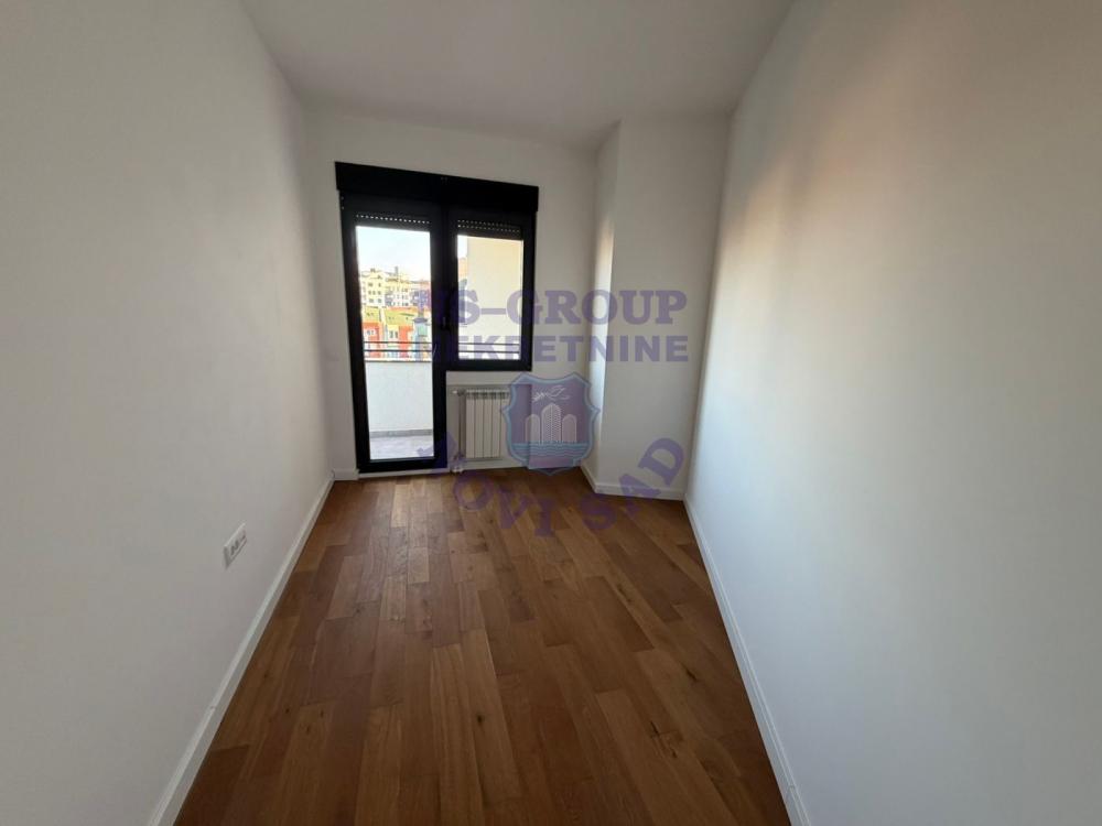 Slika 8 - Trosoban, 70m2, Grbavica Novi Sad, sa terasom, ima lift