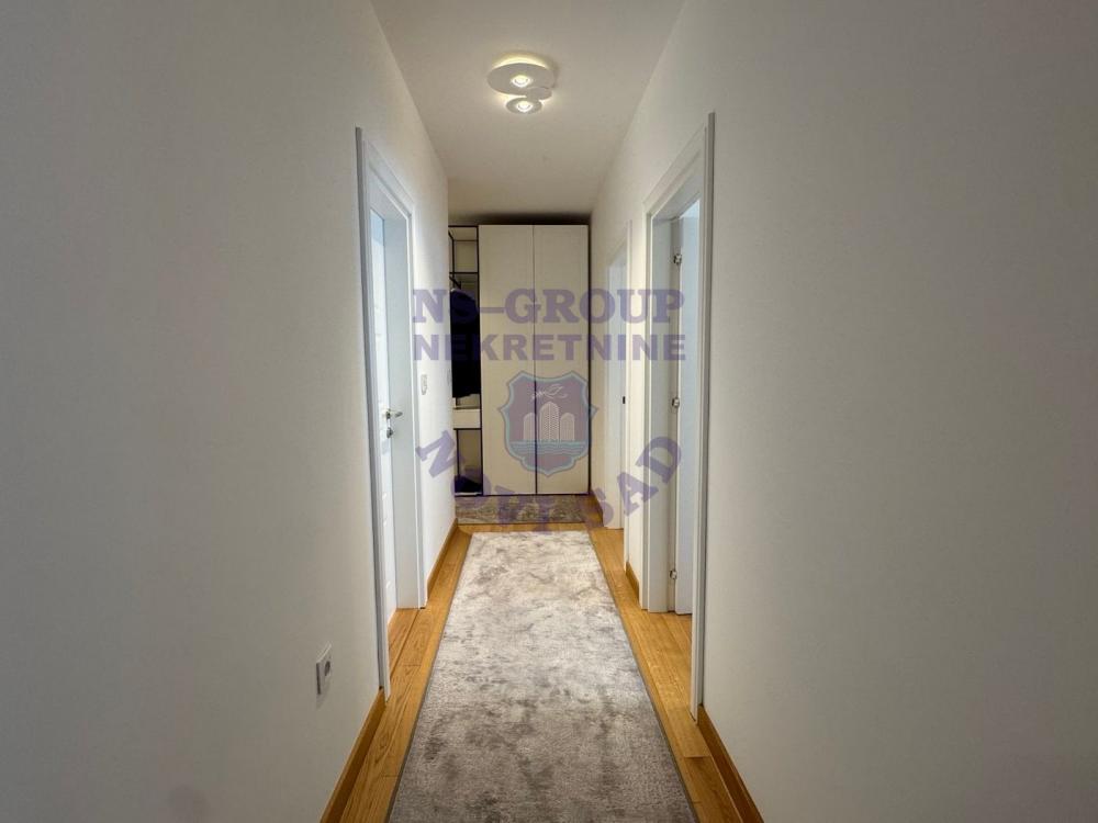 Slika 8 - Trosoban, 64m2, Bulevar oslobođenja Novi Sad, sa terasom, ima lift