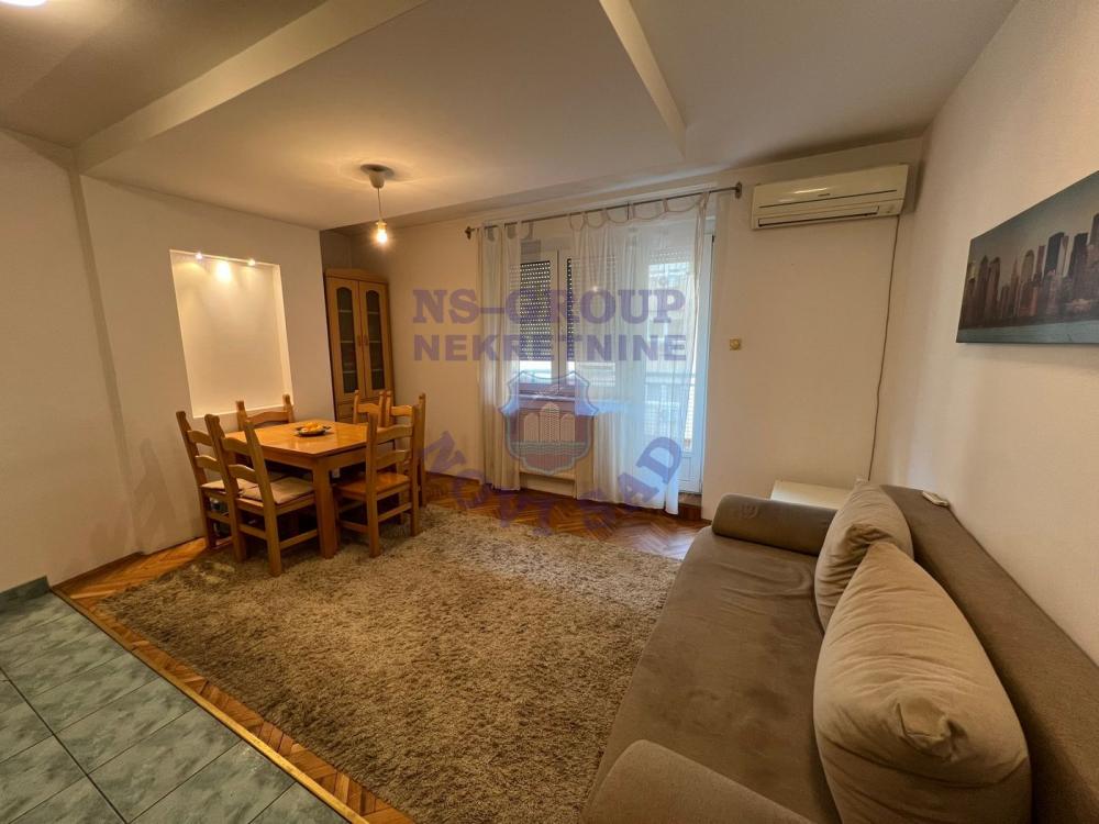 Slika 5 - Trosoban, 53m2, Grbavica Novi Sad