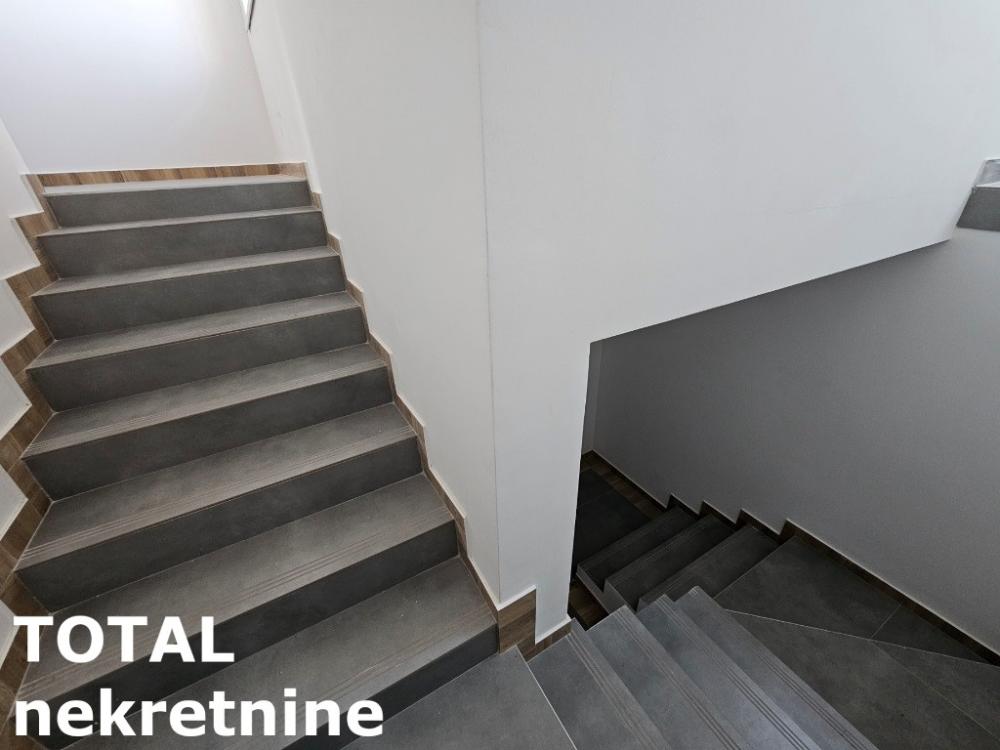 Slika 11 - Stan,NOVI SAD,TELEP,kv: 208.00, € 352000, ID: 1099476