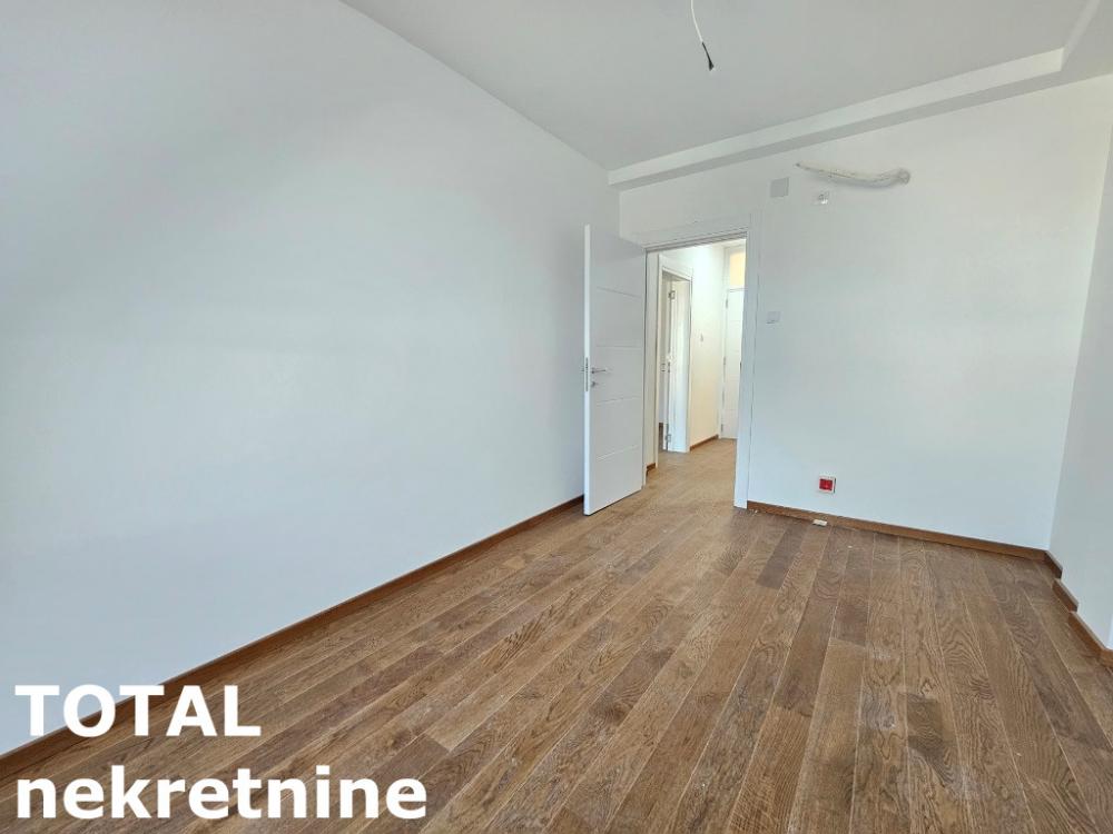 Slika 9 - Stan,NOVI SAD,TELEP,kv: 208.00, € 352000, ID: 1099476