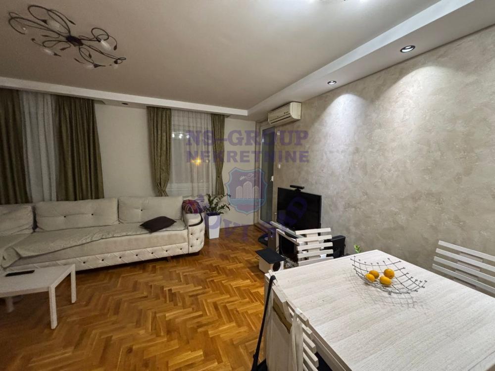 Glavna slika -Prodaje se odlican trosoban stan na Novoj Detelinari