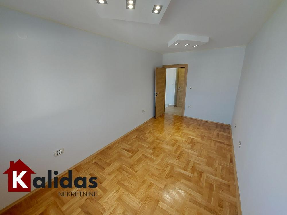 Slika 7 - Stan,NOVI SAD,TELEP,kv: 72, € 177980, ID: 1008352