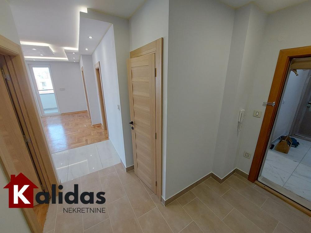 Slika 8 - Stan,NOVI SAD,TELEP,kv: 72, € 177980, ID: 1008352