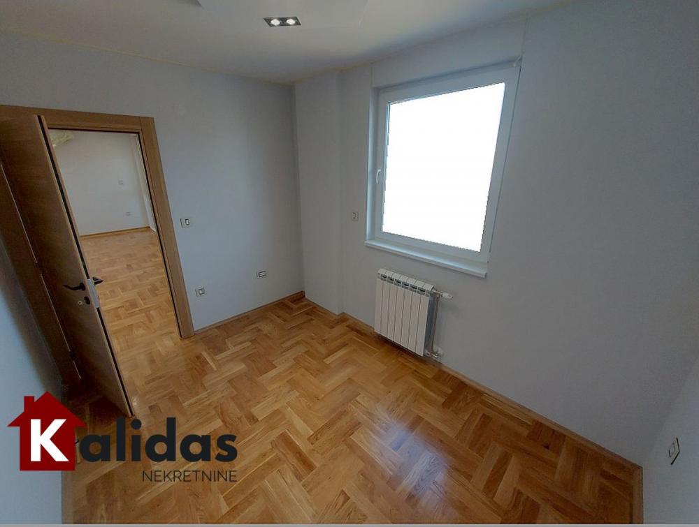 Slika 6 - Stan,NOVI SAD,TELEP,kv: 72, € 177980, ID: 1008352