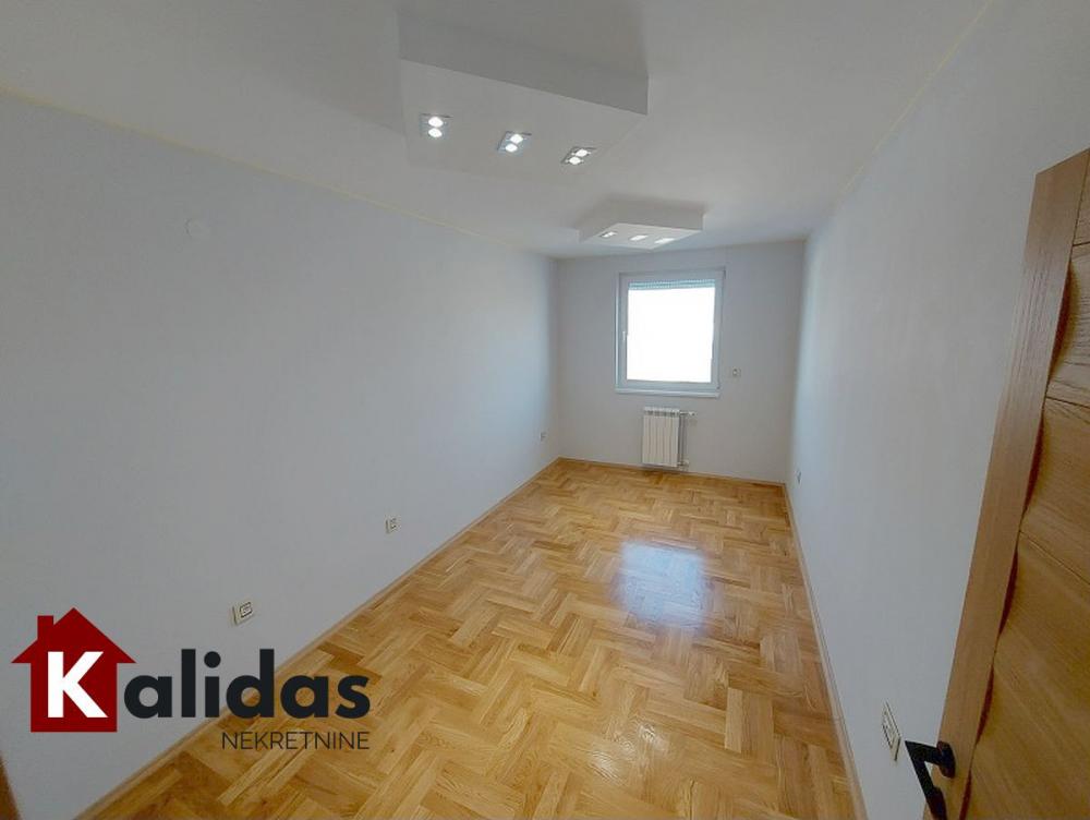 Slika 4 - Stan,NOVI SAD,TELEP,kv: 72, € 177980, ID: 1008352