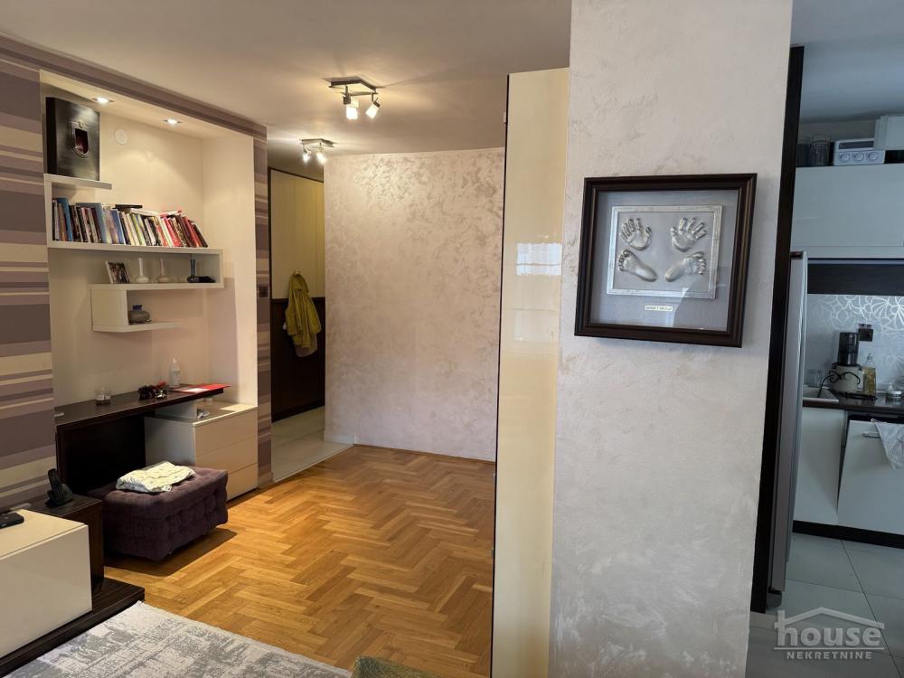 Slika 9 - Stan,NOVI SAD,GRBAVICA,kv: 67.00, € 195000, ID: 1065009