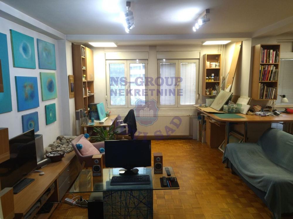 Slika 4 - Prodaje se dvosoban stan  na Bulevaru Oslobodjenja