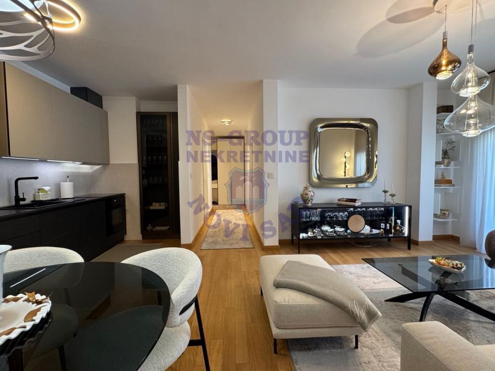 Slika 1 - Prodaje se lux stan na trgu Komenskog