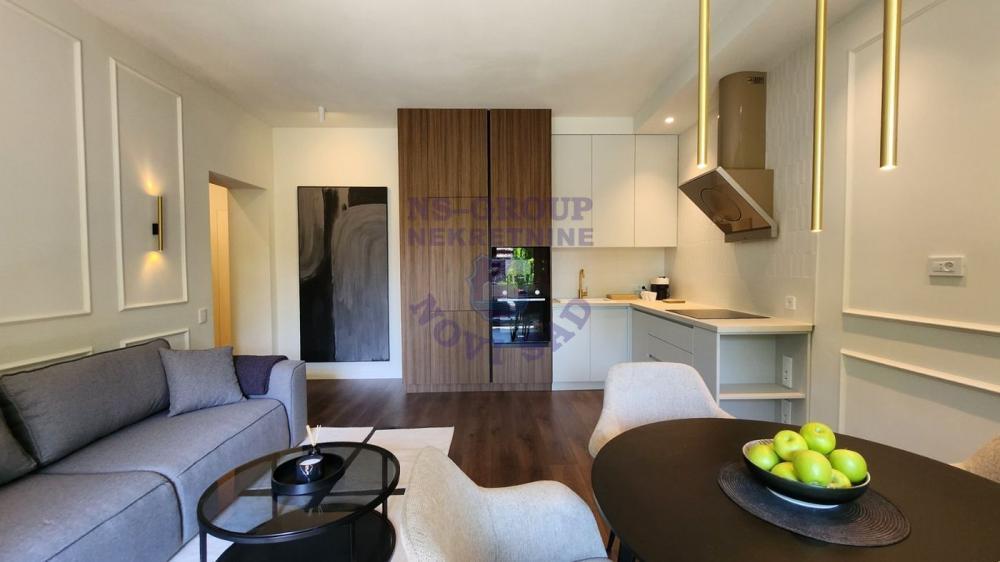 Glavna slika -Prodaje se trosoban stan u jednoj od najtrazenijih ulica u Novom Sadu