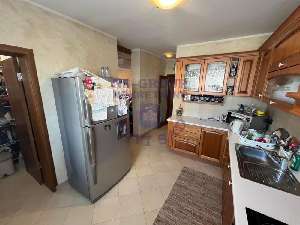 Slika 4 - Fantastičan porodičan stan na Grbavici!