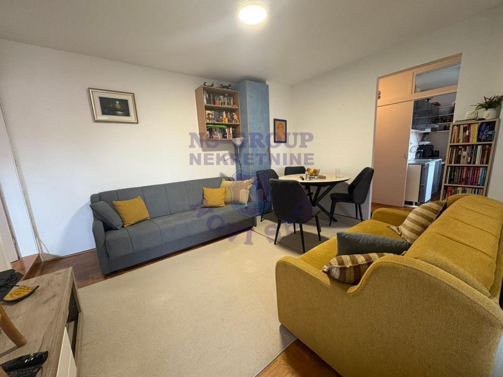 Glavna slika -Prelep trosoban stan na Novom Naselju