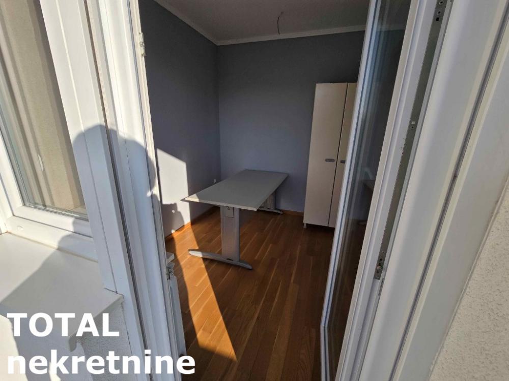 Slika 5 - Stan,NOVI SAD,CENTAR,kv: 42.00, € 126000, ID: 1101869