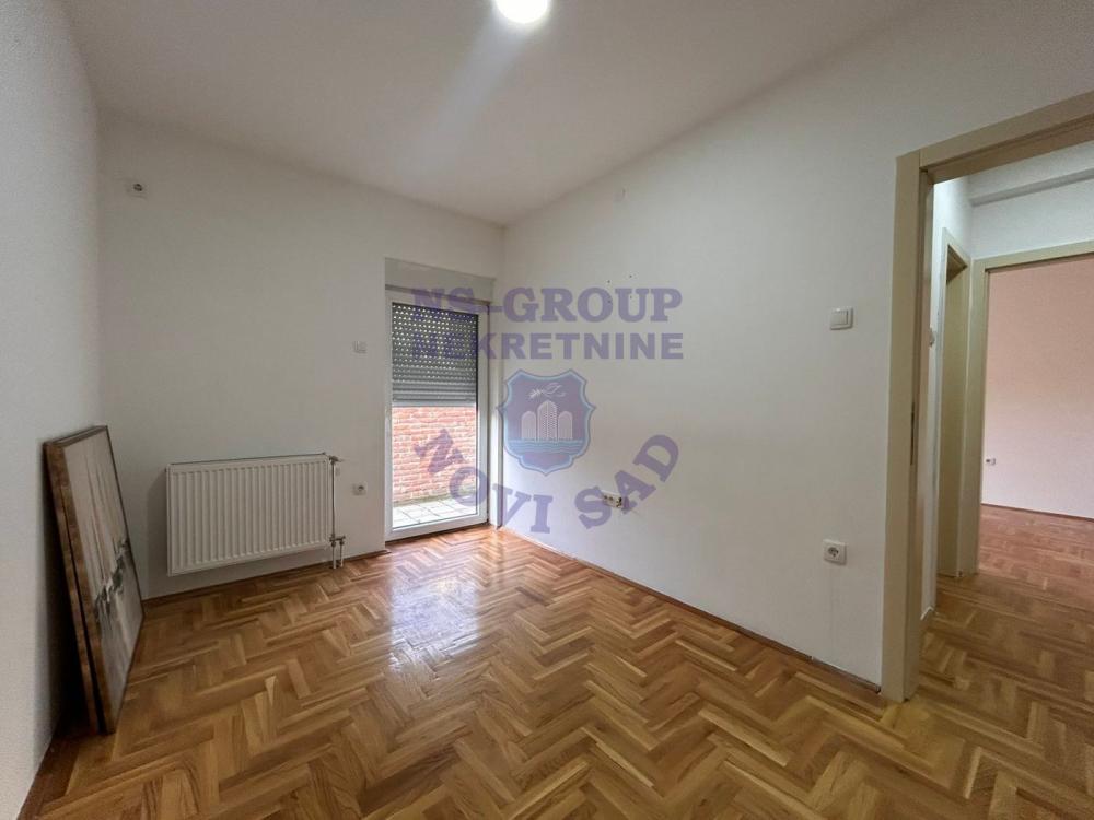 Slika 4 - 559387-Fenomenalna zgrada na odličnoj lokaciji u mirnom delu Adica. 