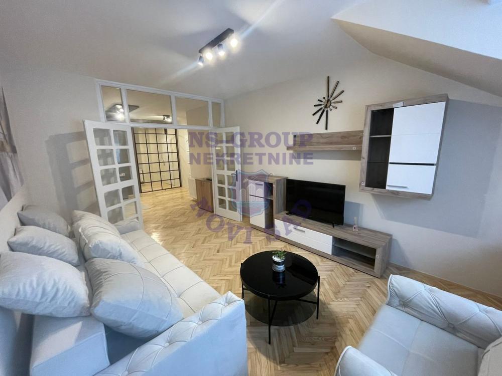 Glavna slika -559130-Odlično renoviran dvosoban stan na Grbavici u Novom Sadu 