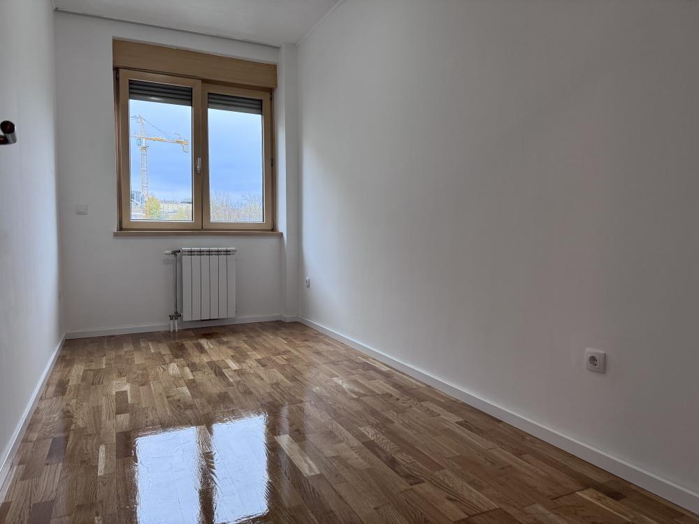 Slika 2 - RETKO! Dvosoban kod univerziteta! Samo za odabrane!