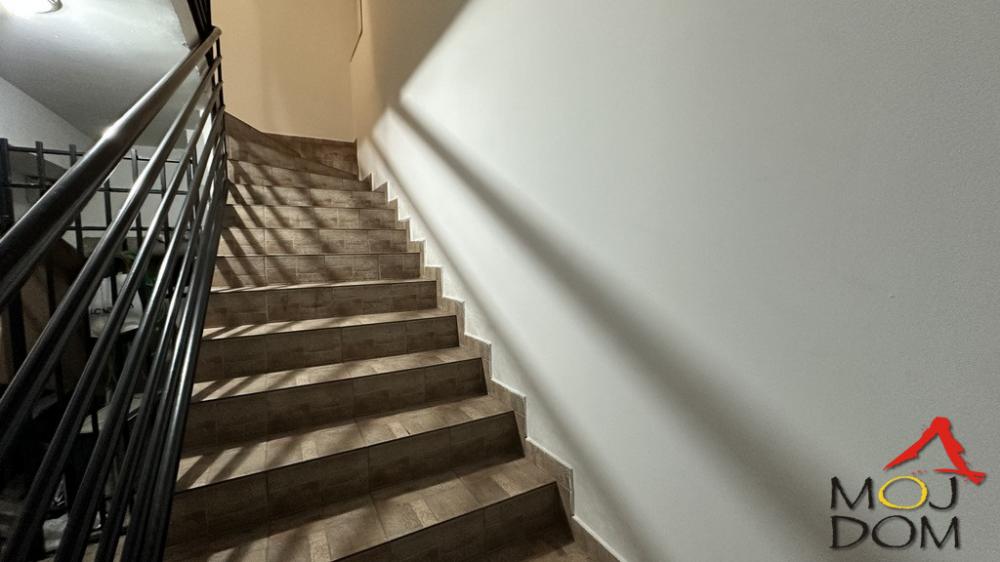 Slika 8 - Stan,NOVI SAD,BULEVAR,kv: 54, € 144200, ID: 1031396