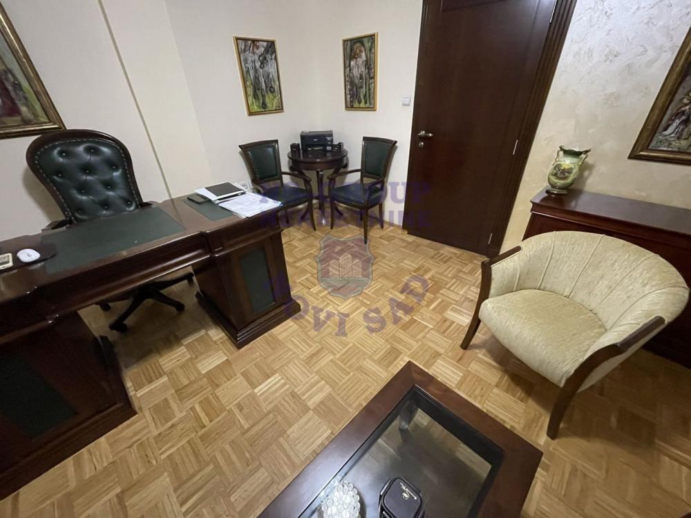 Slika 2 - 559427-Troiposoban-72m2-Bulevar!