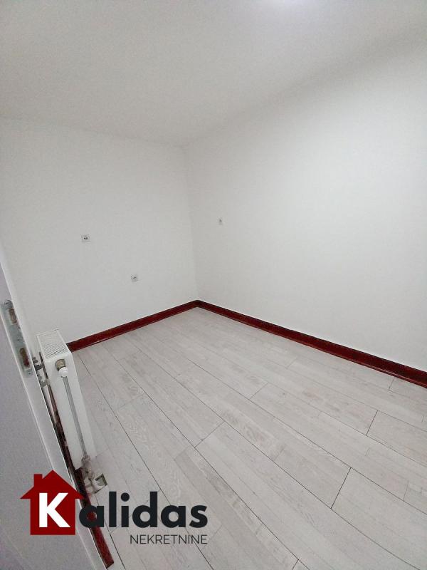 Slika 9 - Stan,PETROVARADIN,CENTAR,kv: 50, € 88000, ID: 1005939