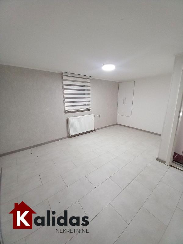 Slika 4 - Stan,PETROVARADIN,CENTAR,kv: 50, € 88000, ID: 1005939