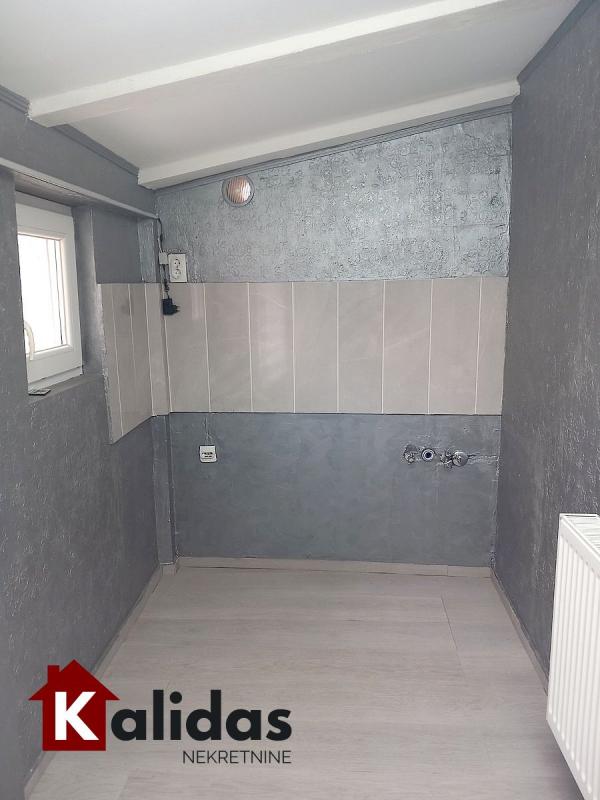 Slika 3 - Stan,PETROVARADIN,CENTAR,kv: 50, € 88000, ID: 1005939