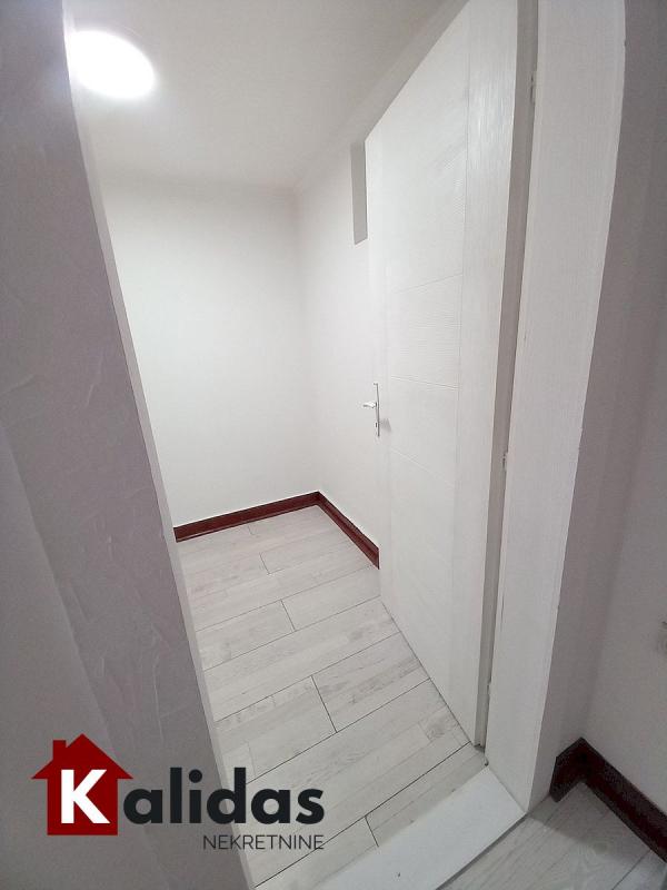 Slika 7 - Stan,PETROVARADIN,CENTAR,kv: 50, € 88000, ID: 1005939