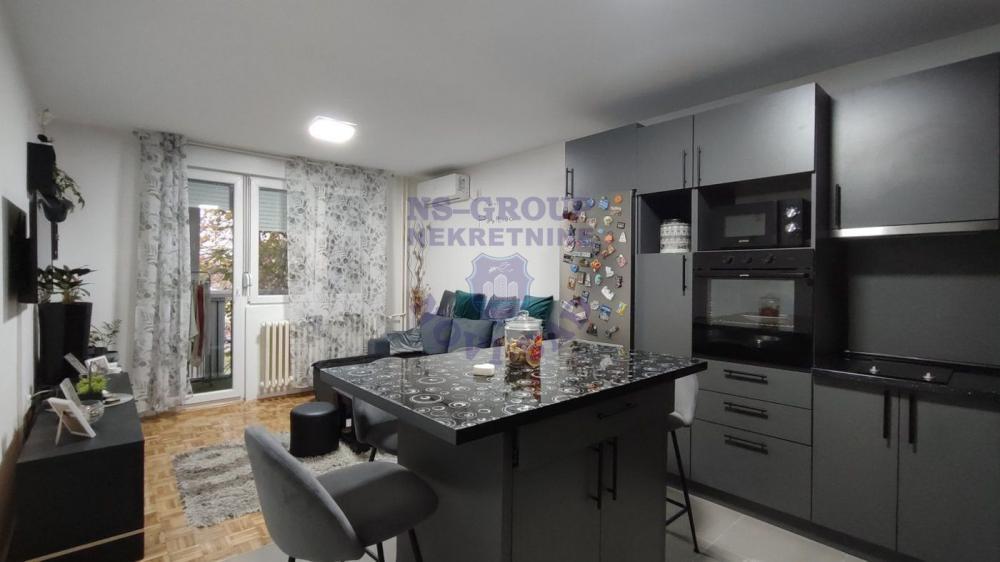 Glavna slika -Odlican dvoiposoban stan na Staroj Detelinari.