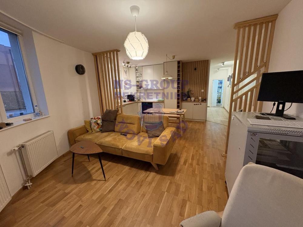 Slika 1 - Četvorosoban, 83m2, Petrovaradin Novi Sad, sa terasom, ima lift