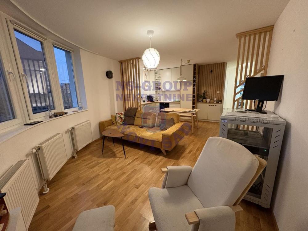 Slika 3 - Četvorosoban, 83m2, Petrovaradin Novi Sad, sa terasom, ima lift