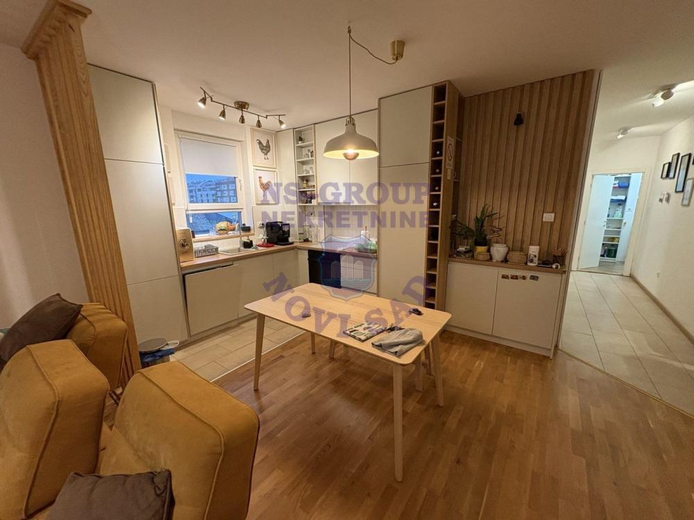 Slika 4 - Četvorosoban, 83m2, Petrovaradin Novi Sad, sa terasom, ima lift